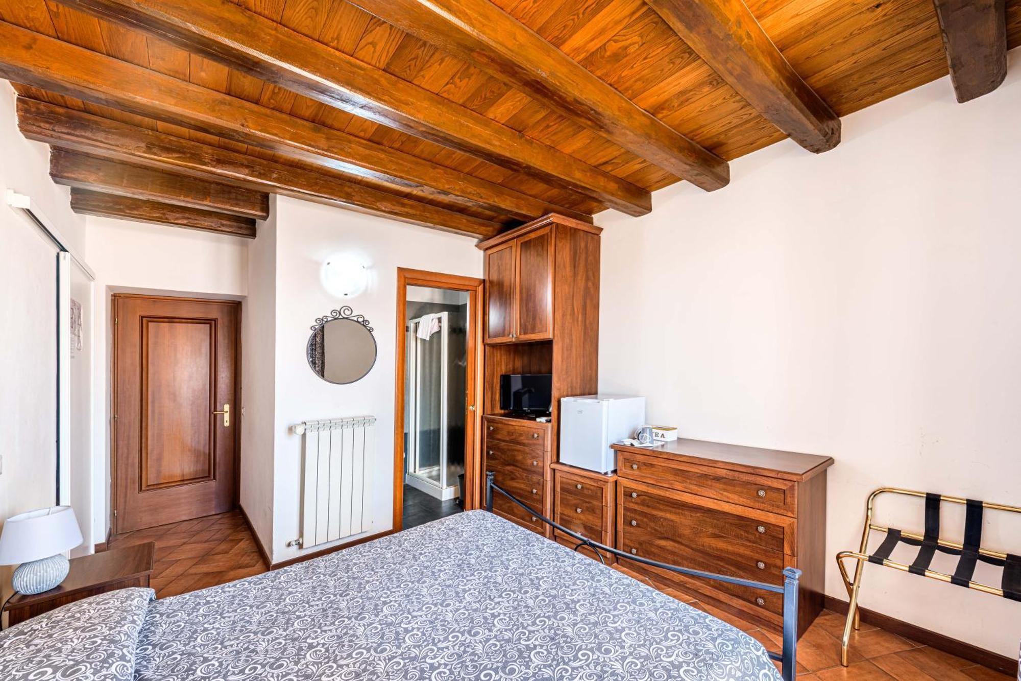 Bb Il Re Alla Reginella Guest House Рим Екстер'єр фото