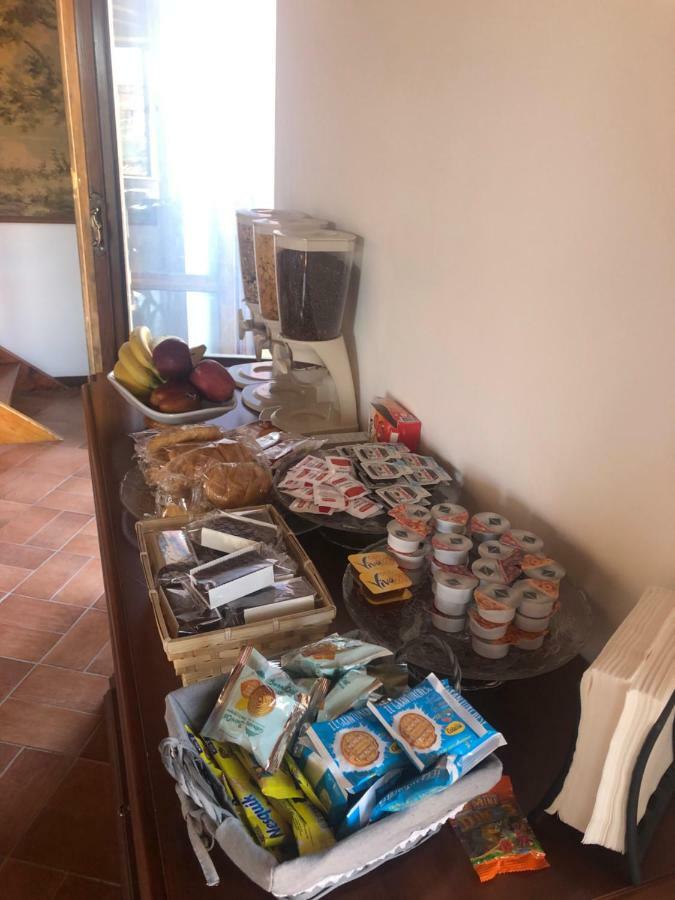 Bb Il Re Alla Reginella Guest House Рим Екстер'єр фото