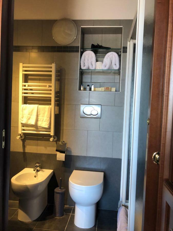 Bb Il Re Alla Reginella Guest House Рим Екстер'єр фото